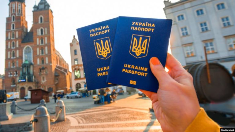З 1 вересня українці їздитимуть в Білорусь за закордонними паспортами