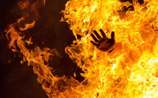 У Запоріжжі жінка спалила себе на території храму