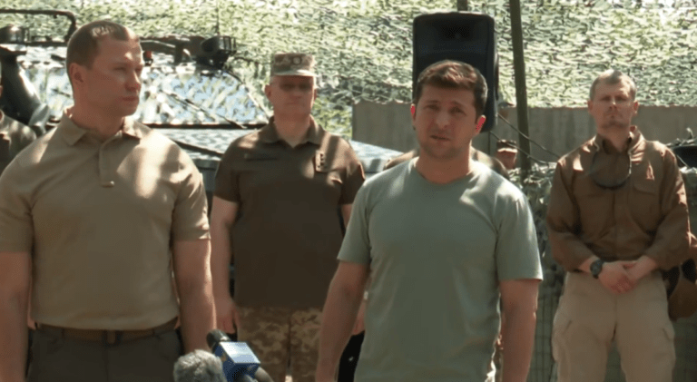 “Стукав кулаком”: Зеленський терміново прибув на Донбас та зробив заяву про “режим тиші” (відео)