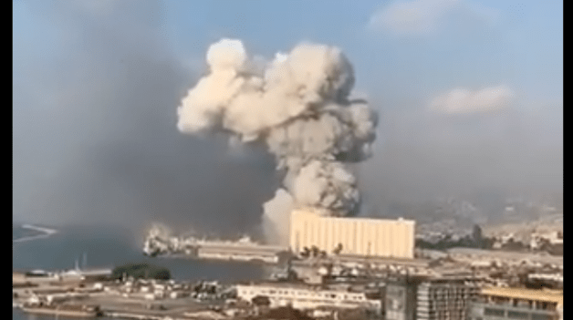 В Лівані пролунав потужний вибух, багато загиблих та сотні поранених (шокуюче відео)