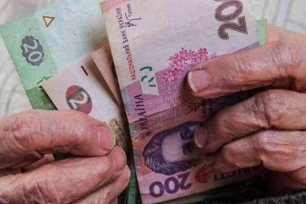 Українці можуть залишитися без пенсій до кінця року: у бюджеті дефіцит