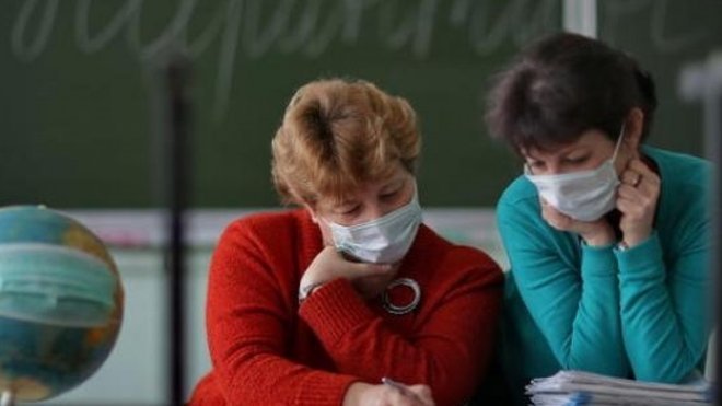 В уряді обговорюють страхування вчителів-пенсіонерів та дітей від коронавірусу