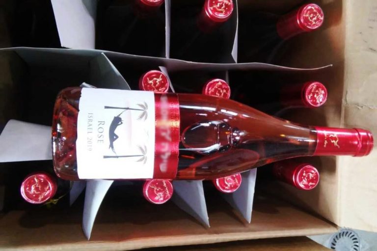 Українець намагався вивезти з Польщі 460 літрів контрабандного вина