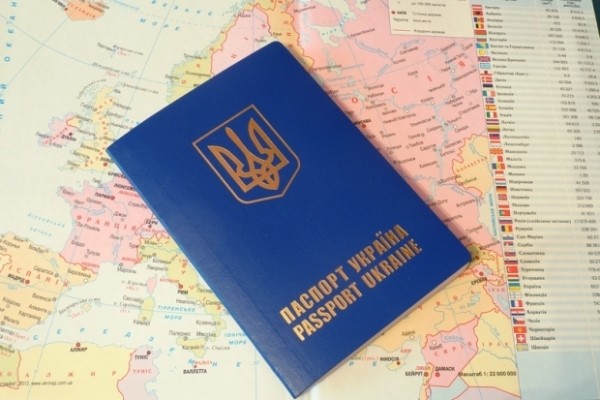 Україна може втратити безвіз з ЄС через скандальне рішення КСУ