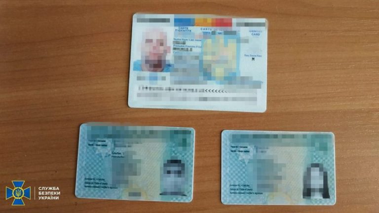 СБУ затримала зловмисників, які підробляли паспорти Євросоюзу (фото)