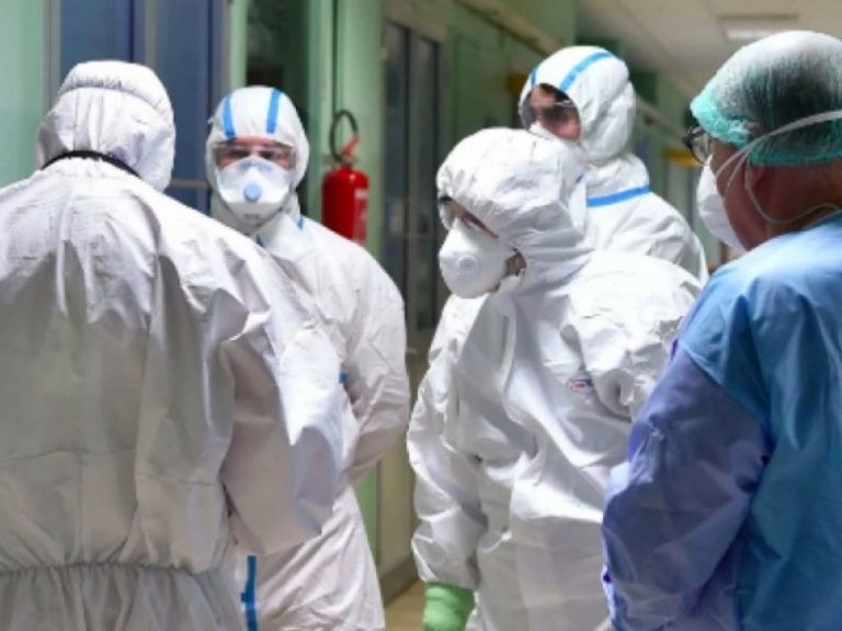 “Змушені працювати в лайні”: медики, які рятують від коронавірусу, шокували умовами роботи (відео)