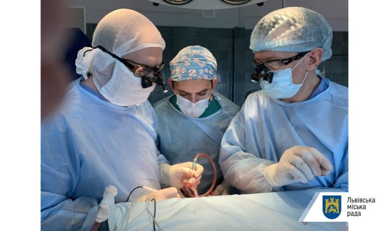 У Львові провели унікальну операцію на мозку, новонародженій дівчинці