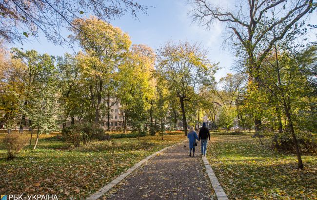 Місцями дощ, але без похолодання: прогноз погоди на вихідні