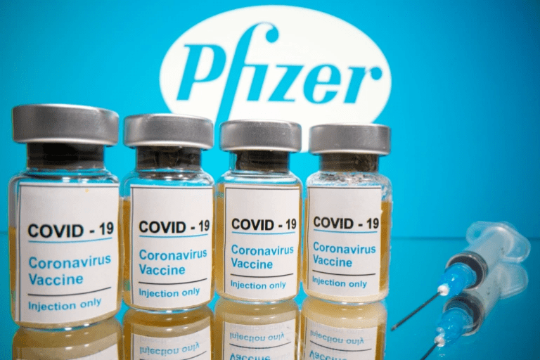Pfizer вимагає дозволити екстрене застосування вакцини проти COVID-19