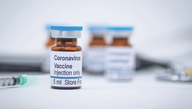 Оксфордська вакцина захищає як літніх людей, так і молодих – дослідження