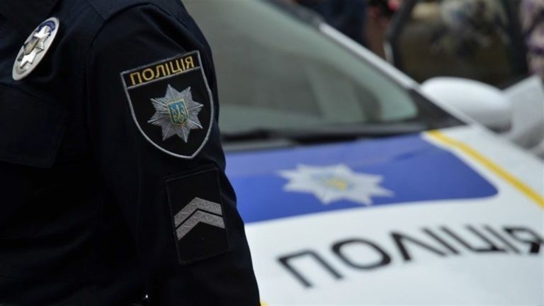 У Києві в ресторані знайшли мертвою напівголу молоду дівчину