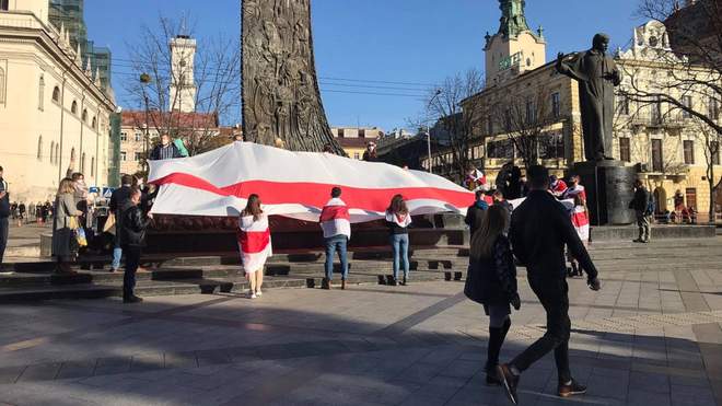 Білоруси, що втекли від переслідувань, влаштували акцію у Львові: фото, відео