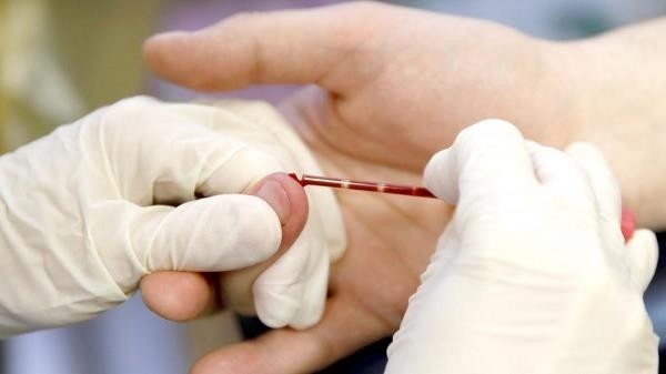 Вчені відповіли, з якою групою крові люди частіше заражаються COVID-19