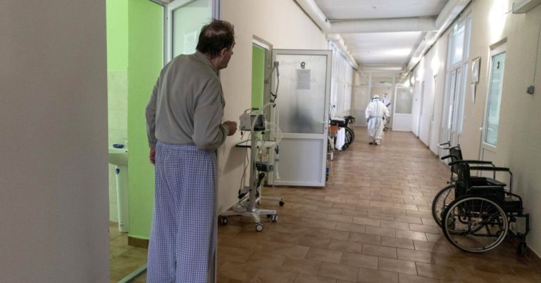 COVID-19 в Україні: у МОЗ спрогнозували, коли буде пік захворюваності