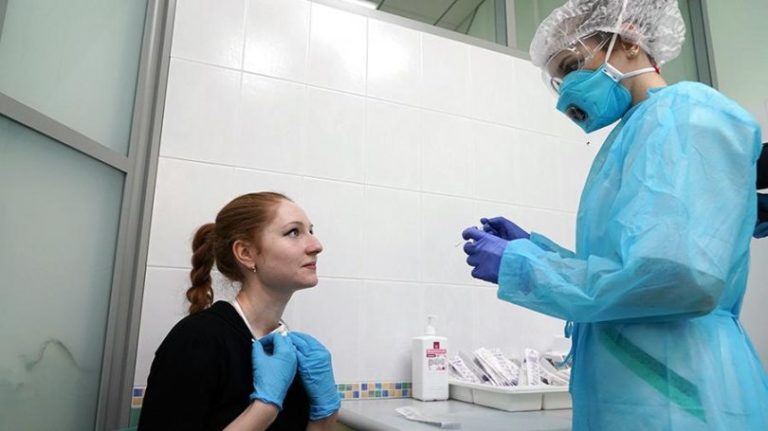 Частина українців ніколи не захворіє на коронавірус: експерт пояснив, кому пощастить
