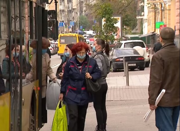 У Кабміні розповіли про обов’язкову самоізоляцію для українців: кому не варто виходити з дому