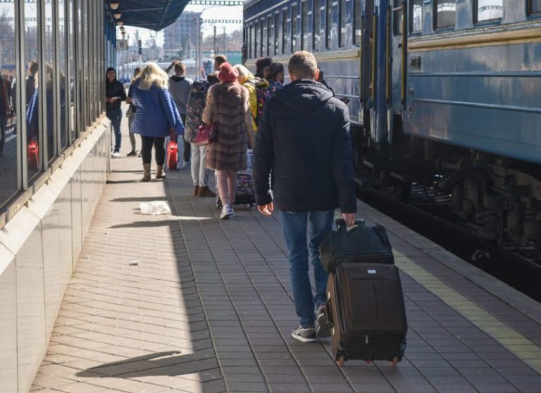 Укрзалізниця щомісячно буде підвищувати тарифи на пасажирські перевезення