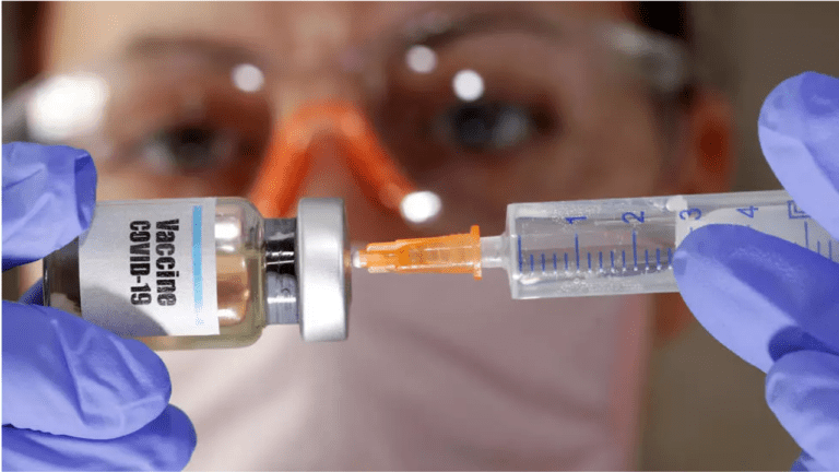 Польща почала вакцинацію населення від коронавірусу