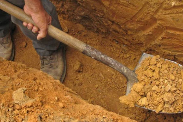 49-річний чоловік загинув у власноруч викопаній могилі
