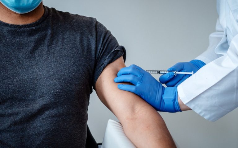 Зеленський оголосив, коли почнеться вакцинація від COVID-19 в Україні