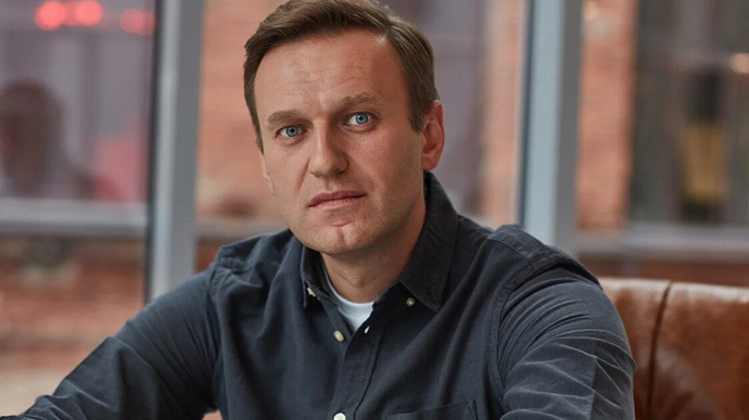 Суд відправив Навального у в’язницю