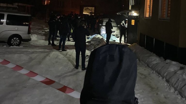 У Дрогобичі гранатою розірвало на смерть двох чоловіків і тяжко травмувало жінку: відео моменту вибуху