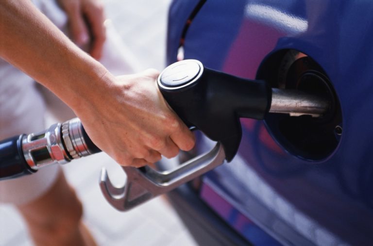 В Україні великі АЗС збільшили ціни на бензин та дизельне пальне
