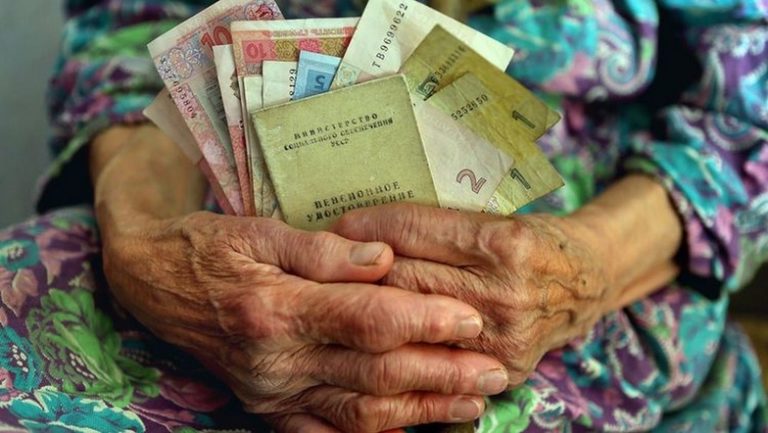 Пенсії в Україні можуть скоротитися в 1,5 раза