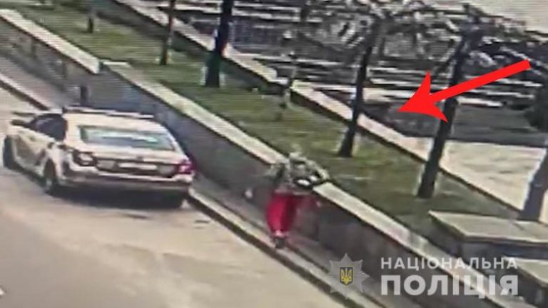 У Києві блогер заради відео вдарив копа тарілкою з вершками