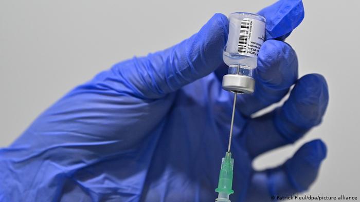 “Дві третини українців перехворіють та матимуть імунітет”: лікар про вакцинацію від коронавірусу