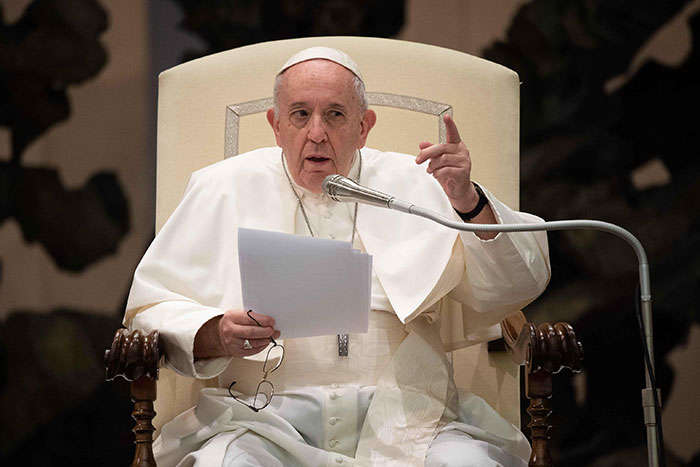 Папа Римський засудив мафію, що наживається на пандемії