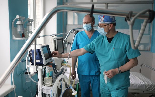Спалах COVID в Україні: шести регіонам дали тиждень, щоб забезпечити лікарні киснем