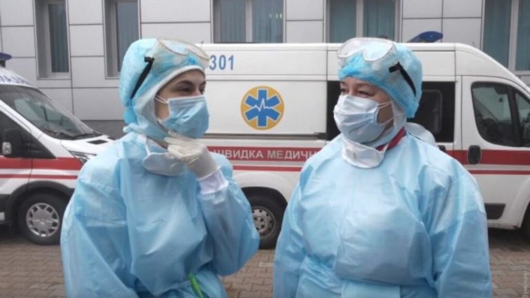 У Житомирській області суддя з симптомами коронавірусу побила сімейну лікарку