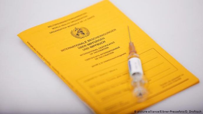 В Україні почнуть видавати довідки про вакцинацію від COVID-19, але є важлива умова