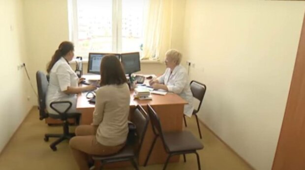 Лікарняні не скасують: українцям пообіцяли страхові виплати на карантині, хто може отримати допомогу