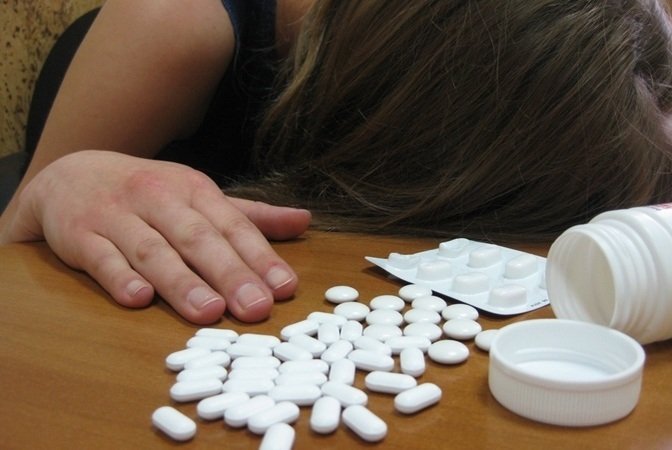 У Сумах 16-річна дівчина отруїлася медикаментами