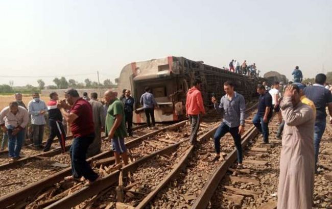 Близько 100 людей постраждали при катастрофі поїзда в Єгипті
