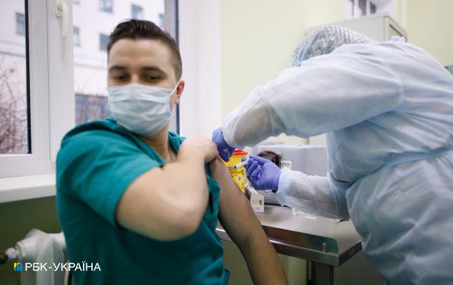 В Україні після COVID-вакцинації зафіксували понад 800 випадків побічних реакцій