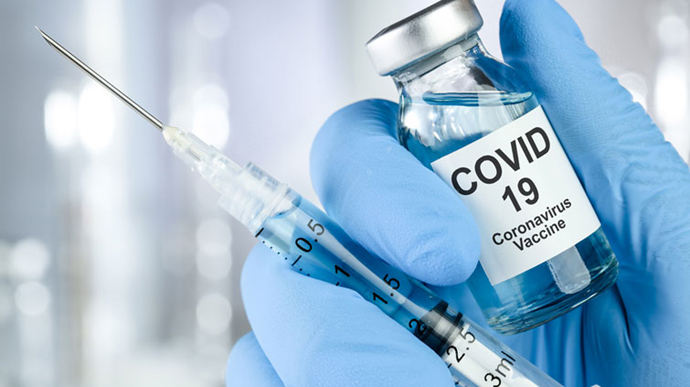 Pfizer та Coronavac в Україні: хто отримає вакцину цих виробників