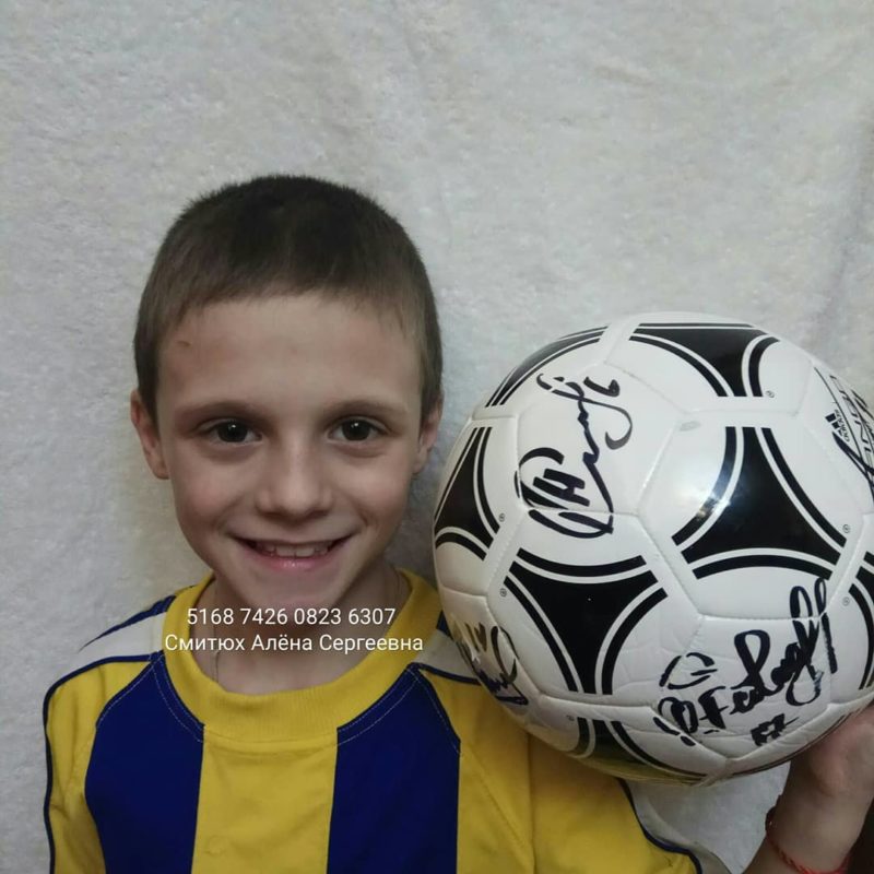 Українців благають допомогти 11-річному Саші, який перестав рости