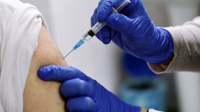 Ляшко повідомив, коли українців розпочнуть щеплювати вакциною CoronaVac