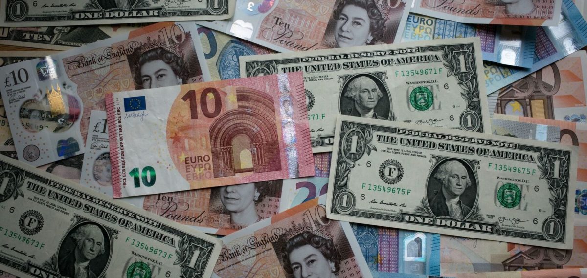 Долар і євро подорожчали: опубліковано курс валют в Україні
