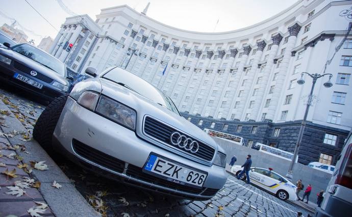 В Україні різко подорожчало розмитнення частини машин: за що і скільки доведеться платити