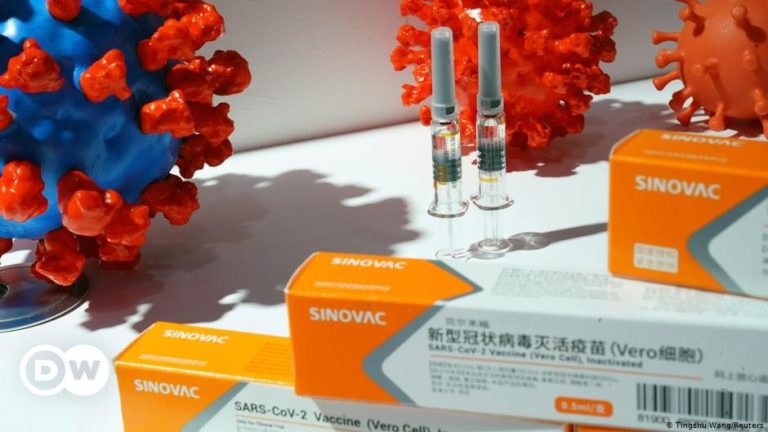 Комаровський розповів, чи безпечна китайська вакцина Sinovac