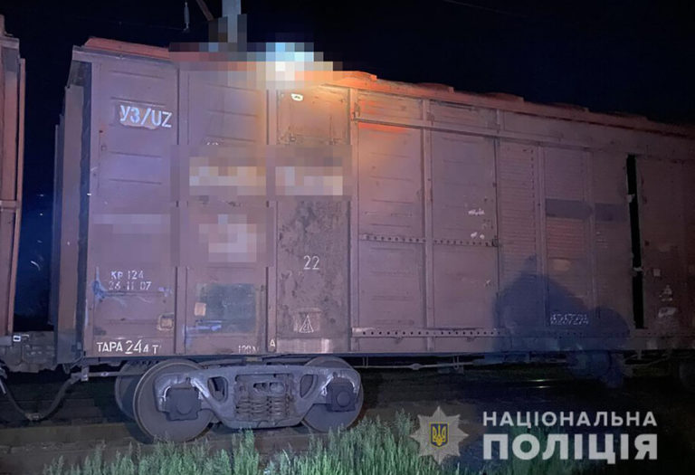 На даху вантажного вагона на Житомирщині знайшли тіло 18-річного хлопця