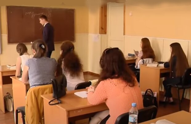 “Канікули затримаються”: українські учні навчатимуться у червні, на кого чекає школа влітку