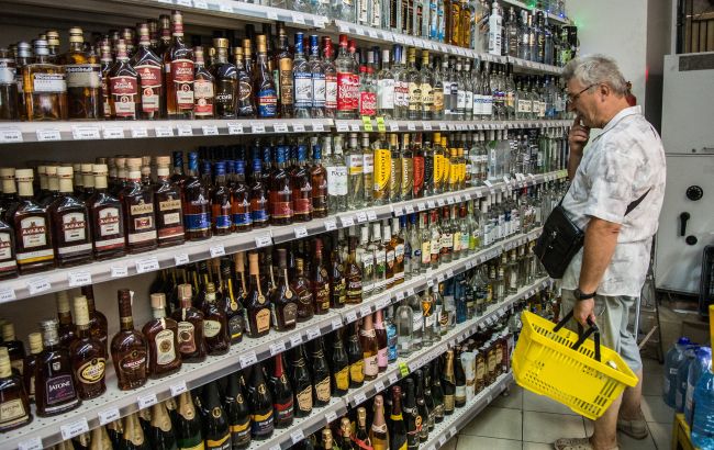 В Україні подорожчав алкоголь і сигарети: на скільки підняли ціни