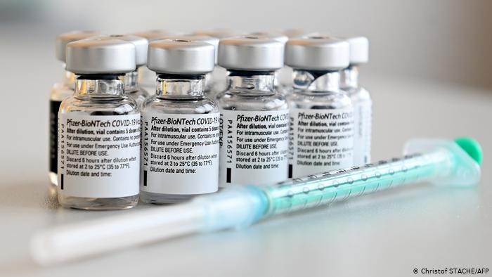 Одна доза COVID-вакцини знижує ймовірність заражень до 50%