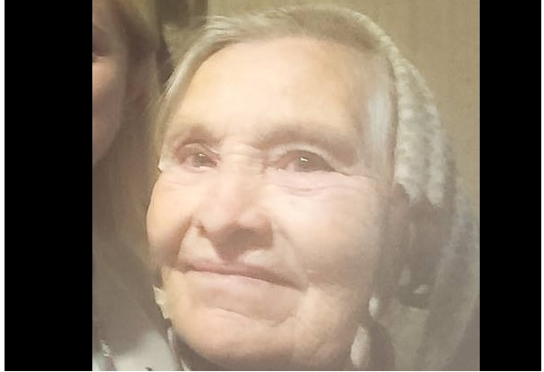 Бабуся Євгенія, 80 років. Знайшли біля смітника магазину. Вона шукала там залишки їжі