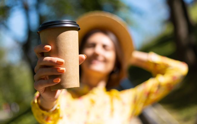 Кава з кав’ярні може бути небезпечна влітку: як зрозуміти, що з напоєм щось не так